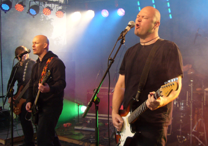 Flesk & Fløyel avbildet på Rock Høyenhall 2010. De spiller også på årets konsert.